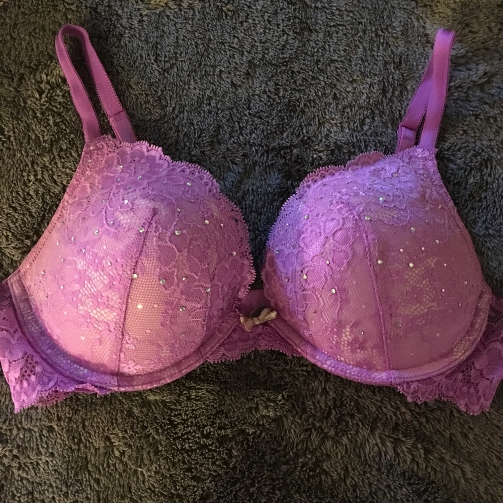 Victoria secret bra.  34C